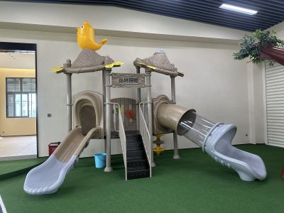 commercial playground equipment manufacturers